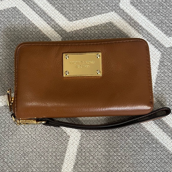 Michael Kors Brown Wristlet/Wallet - Picture 2 of 8